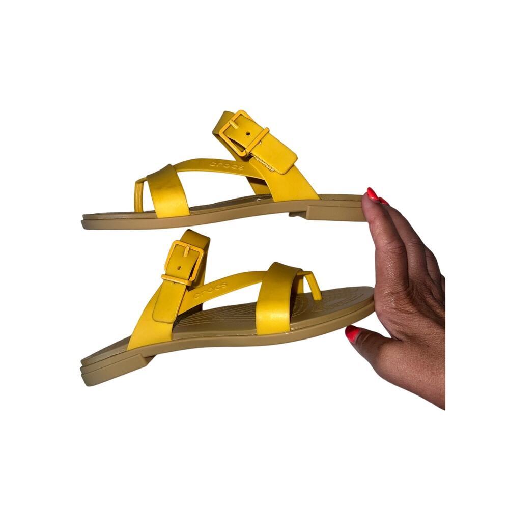 Crocs Women’s W6 Yellow Strappy Thong Sandals Comfort Lightweight Summer - Picture 2 of 6